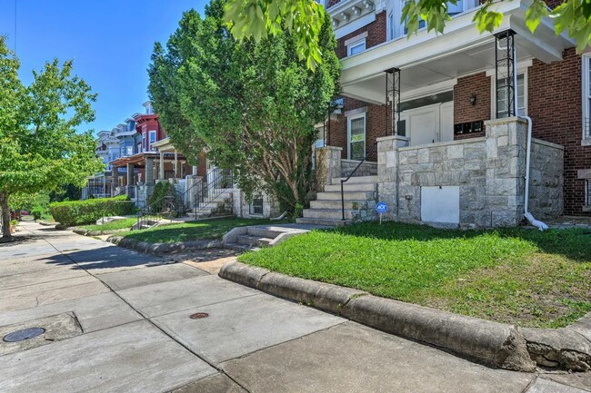 Building Photo - 941 Brooks Ln