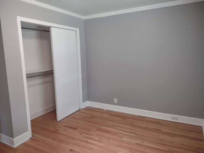 Building Photo - 2 miles from the University of Alabama (4 ...