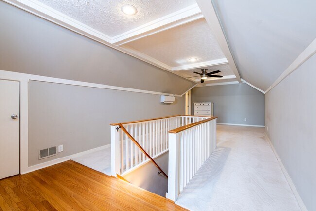 Building Photo - Charming Home in Deer Park Neighborhood