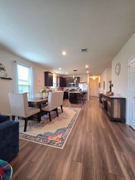 Building Photo - 350 Bedford Falls Ln