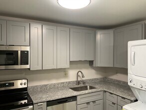 Building Photo - Lovely remodeled 1 bedroom Condo
