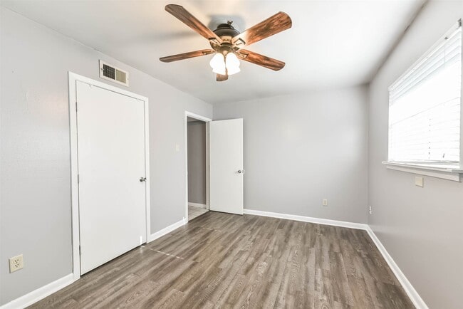 Building Photo - 3706 Ramsey Dr