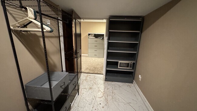 Building Photo - 546 Alaska Frontage Rd