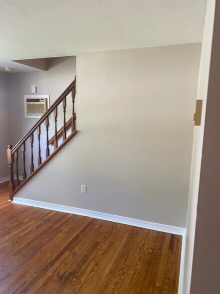 Building Photo - 2957 Solar Dr