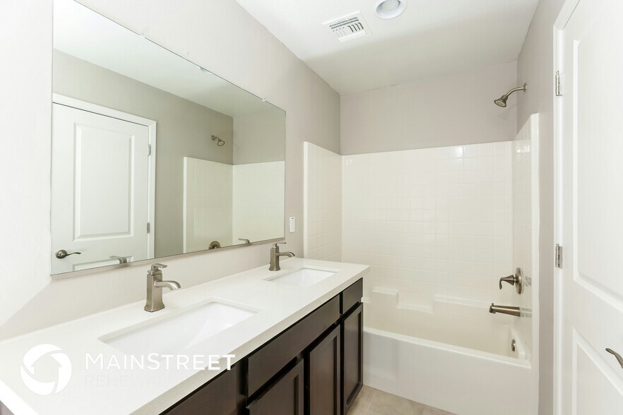 Building Photo - 2000 N 36th St