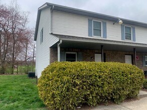 Building Photo - 1300-1302 S Hickory Grove Lane