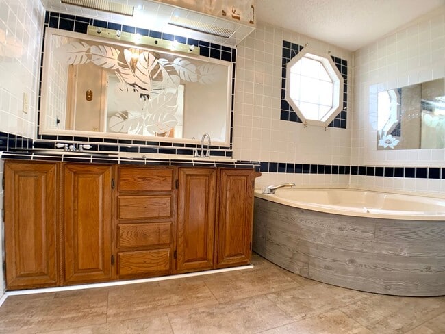 Building Photo - 2551 Farm Cir