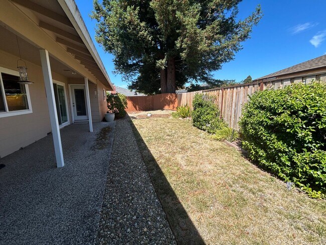 Building Photo - 245 Mockingbird Cir