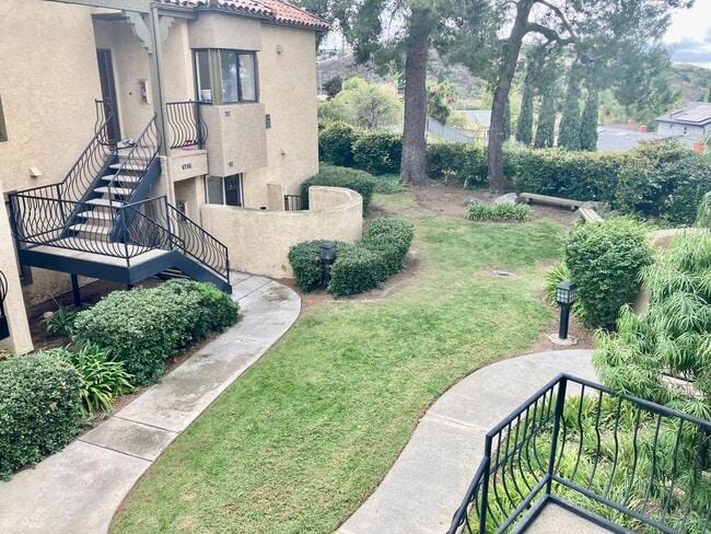 Building Photo - Stunning 2 bed 2 bath Condo In San Carlos