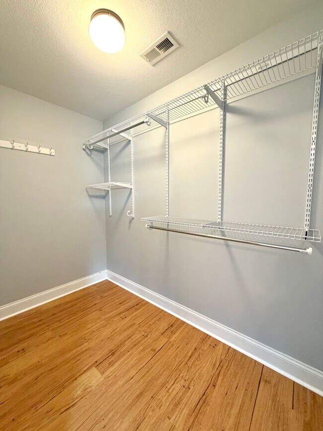 Building Photo - 90 Promontory Ln