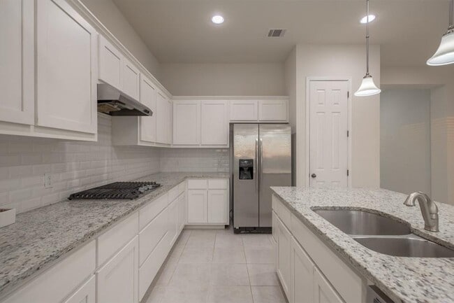 Building Photo - 14928 Iveans Way