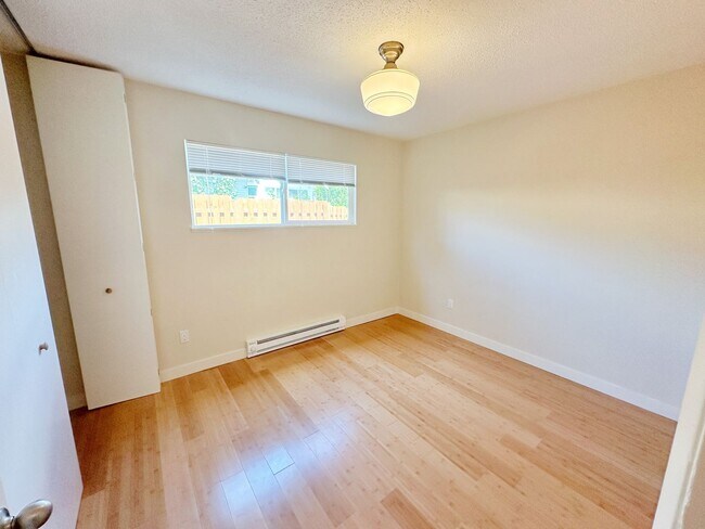 Building Photo - 10220-539