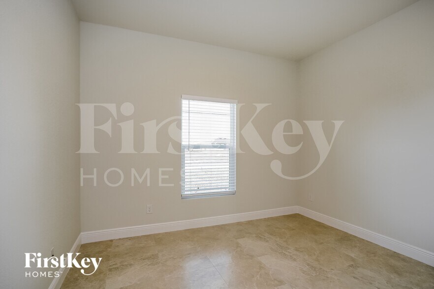 Building Photo - 1621 NW 16th Terrace