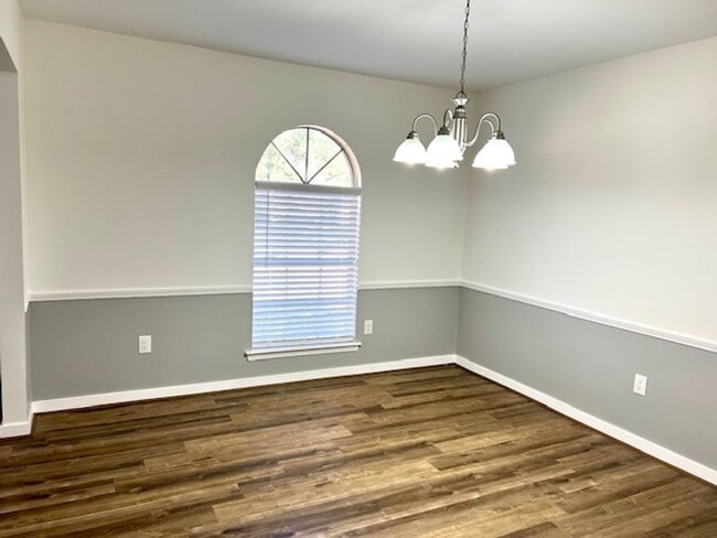 Building Photo - Corner lot in Huntleigh Woods