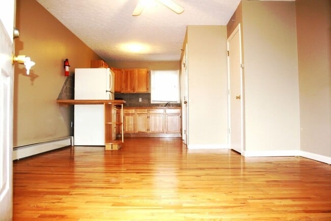 Primary Photo - 203 E College Ave