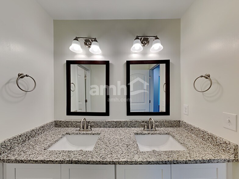 Building Photo - 1386 Key Manor Ln