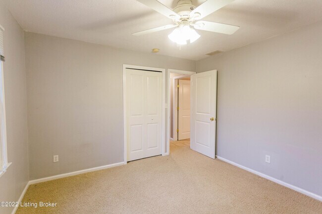 Building Photo - 2417 Ashwood Dr