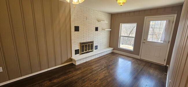 Building Photo - 2513 Hillcrest Dr