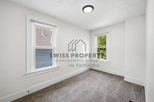 Building Photo - 977 Miller Ave