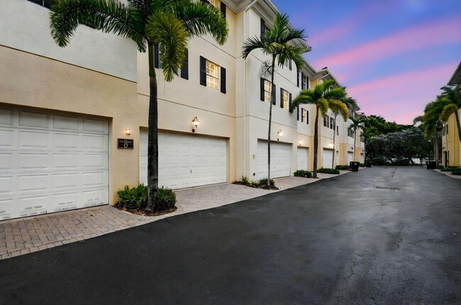 Building Photo - 2502 N Dixie Hwy