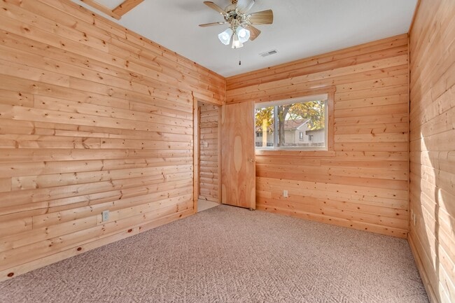 Building Photo - 450 N 500 E