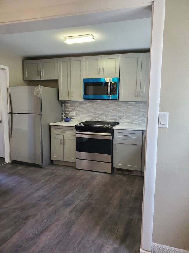 Building Photo - 1329 Campbell Ave