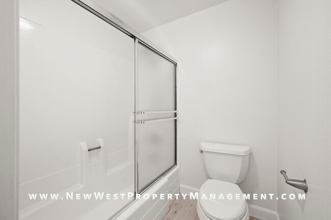 Building Photo - Renovated Poway 5-Bedroom, Available Now! ...