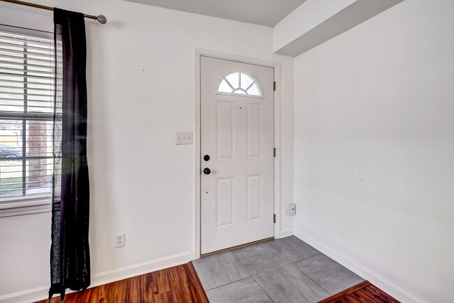 Building Photo - 1392 Wolfe St