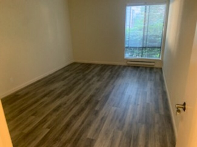 Building Photo - One Bedroom Condo Available in Watergate C...