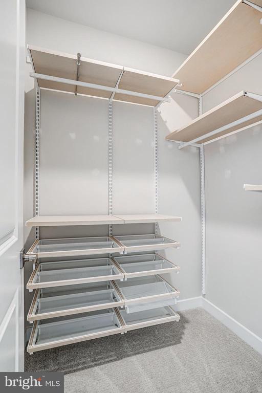 Building Photo - 45181 Drowes Ter