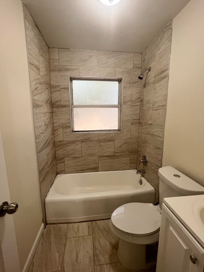 Building Photo - 3422 Miami Dr