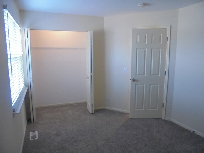 Building Photo - 938 Ridgefield Ln