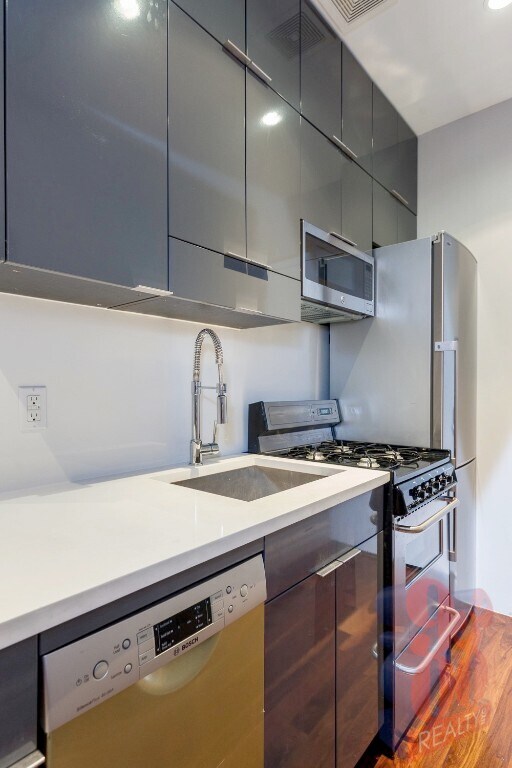 Building Photo - 1590 Lexington Ave