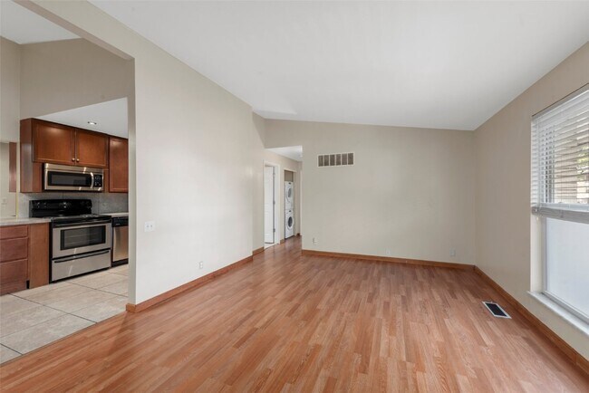 Building Photo - 10421 Briarbend Dr