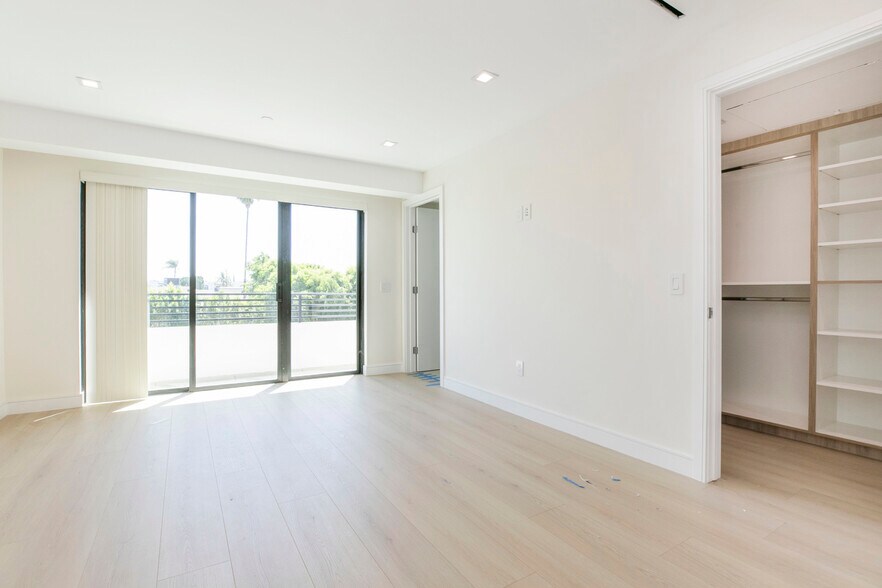 Building Photo - 6426 Varna Ave