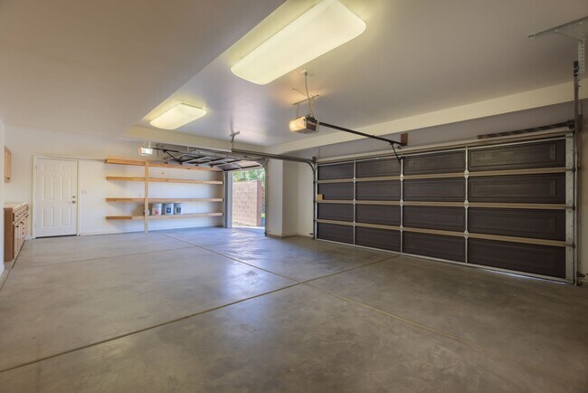 Building Photo - Darling home in desirable Little Valley with a PRIVATE POOL!