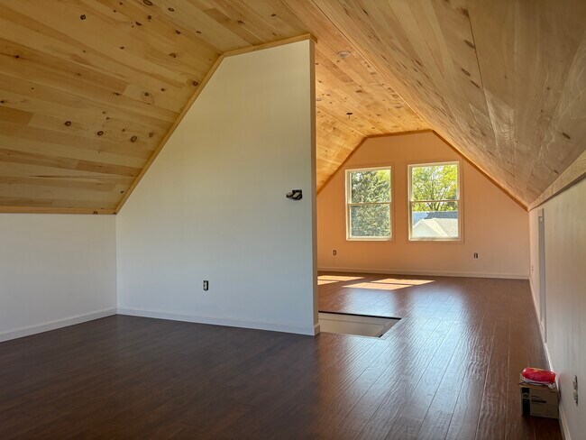 Building Photo - 8406 Leroy St