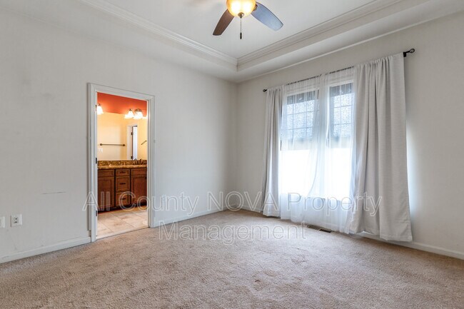 Building Photo - 213 Apricot St