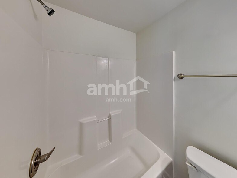Building Photo - 3043 Holderwood Dr