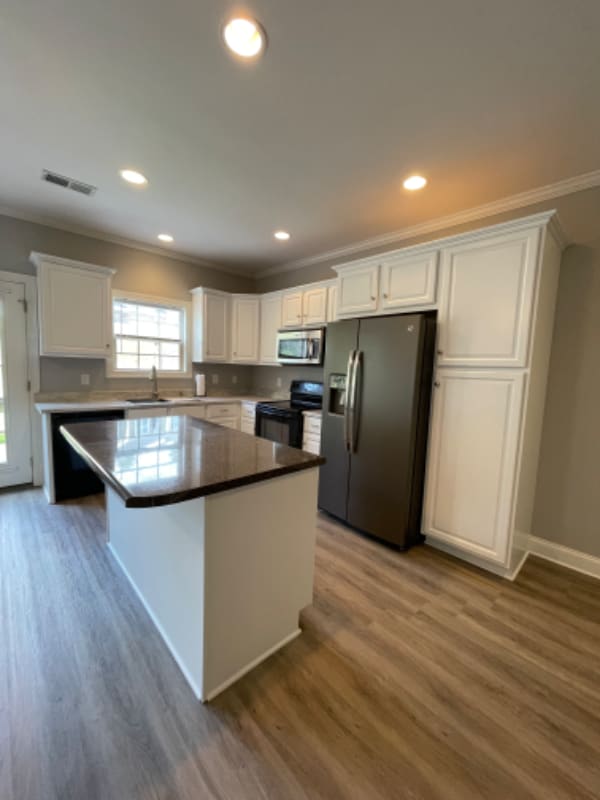 Building Photo - 205 Birdie Ct