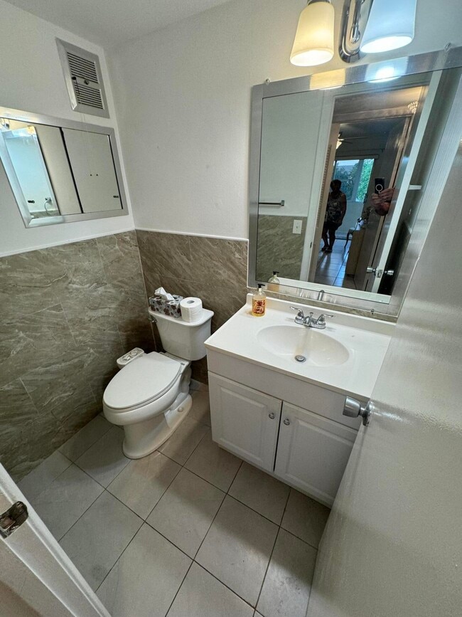 Building Photo - 60 Kent E