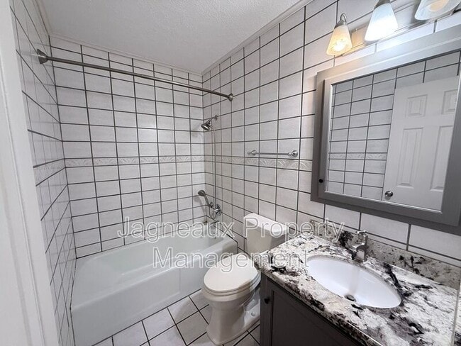 Building Photo - 2528 St Joseph St