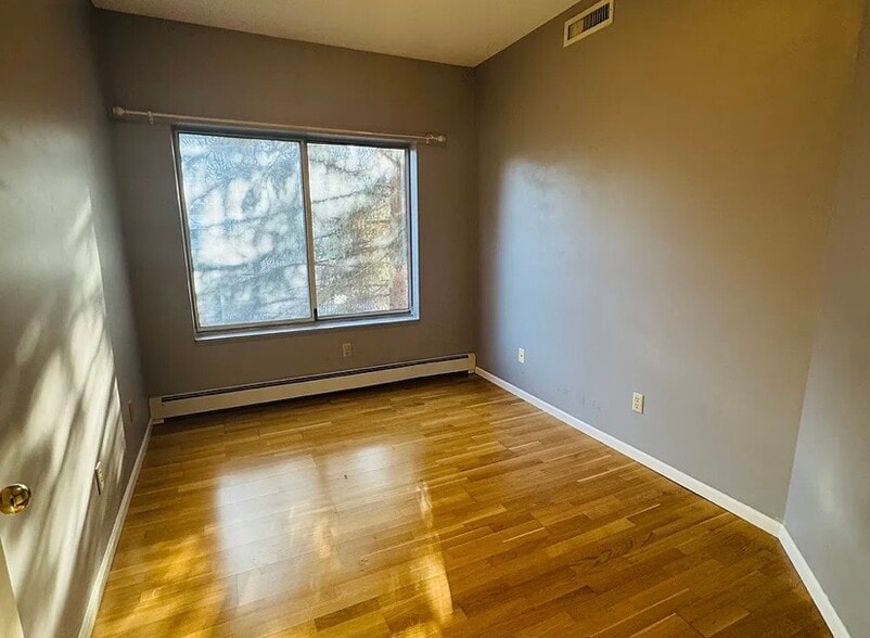 Building Photo - 7520 Edinborough Way