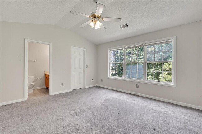 Building Photo - 6300 Hickory Ln Cir