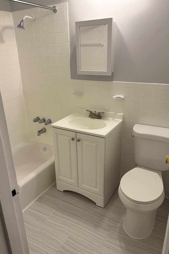 Building Photo - Layna Realty (Riley Realty)