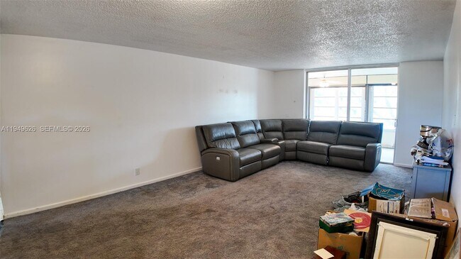 Building Photo - 7220 Lake Cir Dr