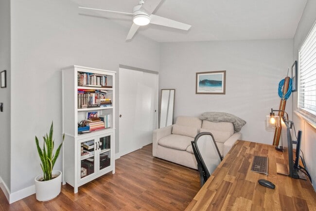 Building Photo - Long Term Unfurnished Rental available a f...