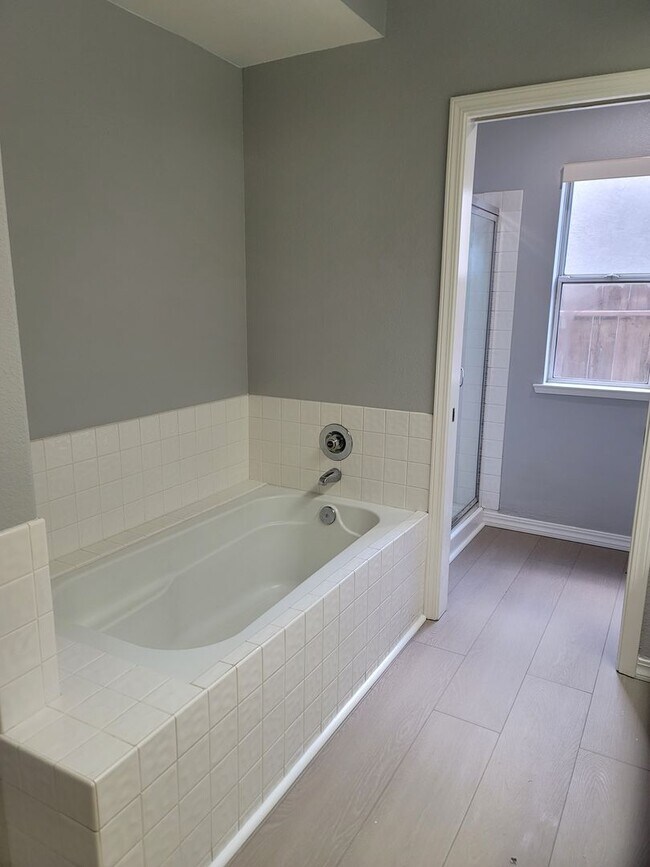 Building Photo - No Deposit