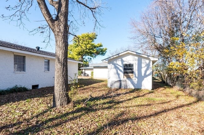 Building Photo - 208 N Coleman St