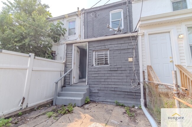 Building Photo - 1343 Sargeant St